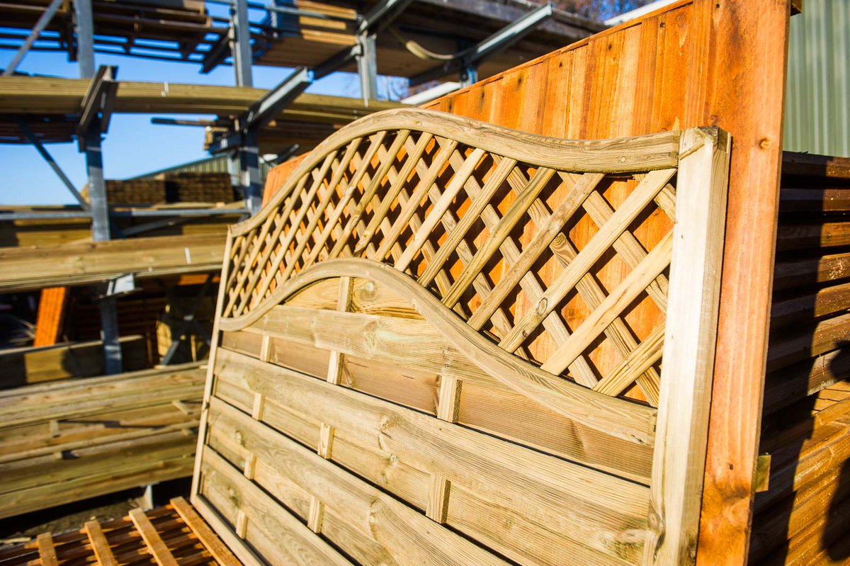 Transform your outdoor living area with our range of fencing and trellis. We also supply timber and concrete fence posts to help support your new fencing bit.ly/41K6K90
 
#Garden #DIY #Landscaping #Tradesmen #Gardening #Fence #Fencing #GardenFence