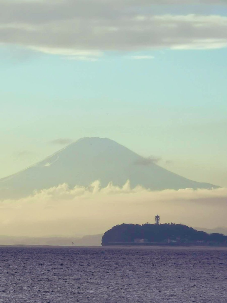 e50_nyao's tweet image. 今日の富士山
①逗子海岸
②森戸海岸

 #Huawei  #P30pro
