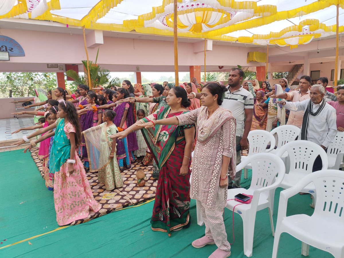 આજ રોજ પીઠા જૂથ ગ્રામ પંચાયત ખાતે વિકસિત ભારત સંકલ્પ યાત્રા યોજાઈ.જેમાં પદાધિકારીશ્રીઓ, સર્વે યોજના અધિકારીશ્રીઓ કર્મચારીગણ,તેમજ ગ્રામજનો  ઉપસ્થિત રહ્યા.
<a href="/DDOCUdepur/">DDO Chhotaudepur</a> 
<a href="/Bodeli_TcmUnion/">બોડેલી તાલુકા તલાટી કમ મંત્રી મંડળ</a> 
<a href="/tcmchhotaudepur/">છોટાઉદેપુર જિલ્લા તલાટી કમ મંત્રી મંડળ</a> 
<a href="/GRTMM1/">ગુજરાત રાજ્ય તલાટી મંત્રી મહામંડળ (OFFICIAL)</a> 
<a href="/CMOGuj/">CMO Gujarat</a> 
<a href="/Bhupendrapbjp/">Bhupendra Patel</a>