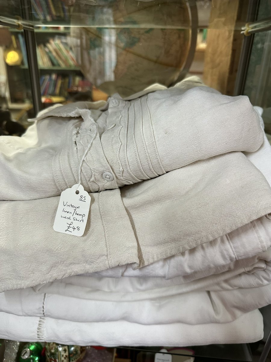 astraantiques's tweet image. Unit 85 has a huge selection of European items from French linens to chocolate moulds. Open until 5pm #europeanhomeware #frenchlinens #frenchantiques #glassware #vintagekitchenalia #astraantiquescentre #hemswell #lincolnshire #vintagelinenshirt