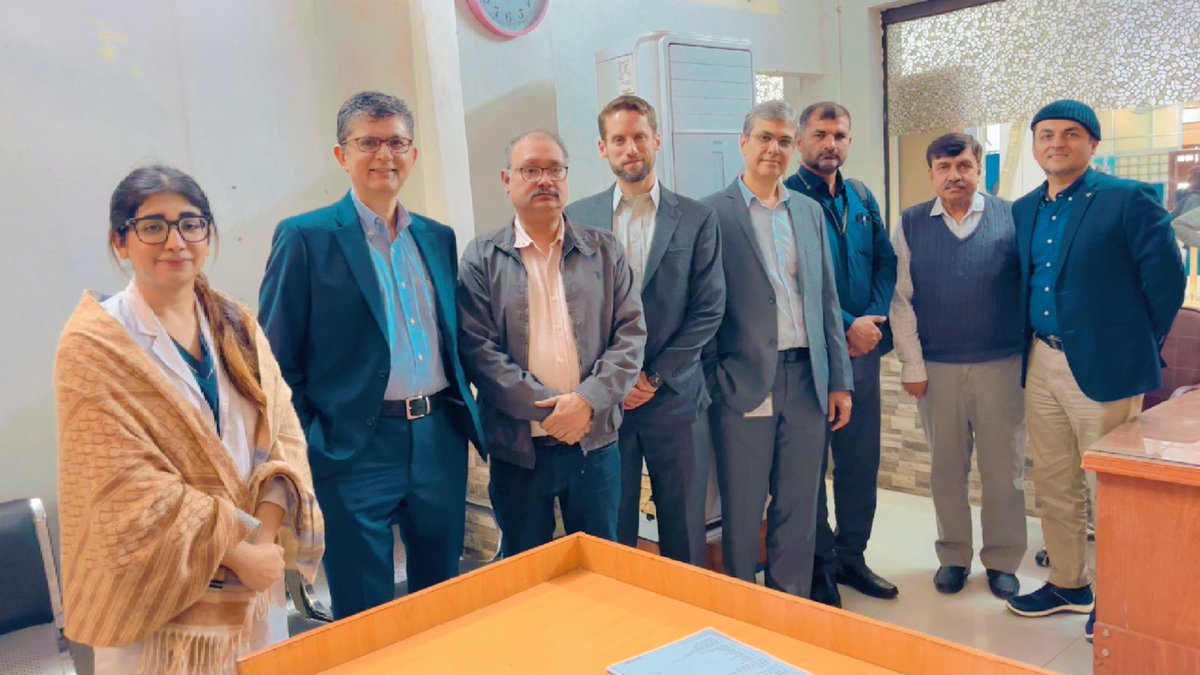 Engaging visit by #AKUCETE leadership to ER Civil Hospital #Hyderabad, gaining firsthand insights into emergency care practices and facility operations in #Hyd. #HospitalVisit #HealthcareInsights 

@JunaidRazzakMD @NuraliJivani