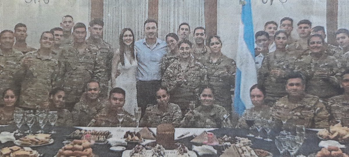 ¿No sienten vergüenza los soldados de nuestras Fuerzas Armadas por fotografiarse sonrientes con dos vendepatrias de un Gobierno que admira a Margaret Thatcher?
¿Queda algo del espíritu de Malvinas en nuestro Ejército?