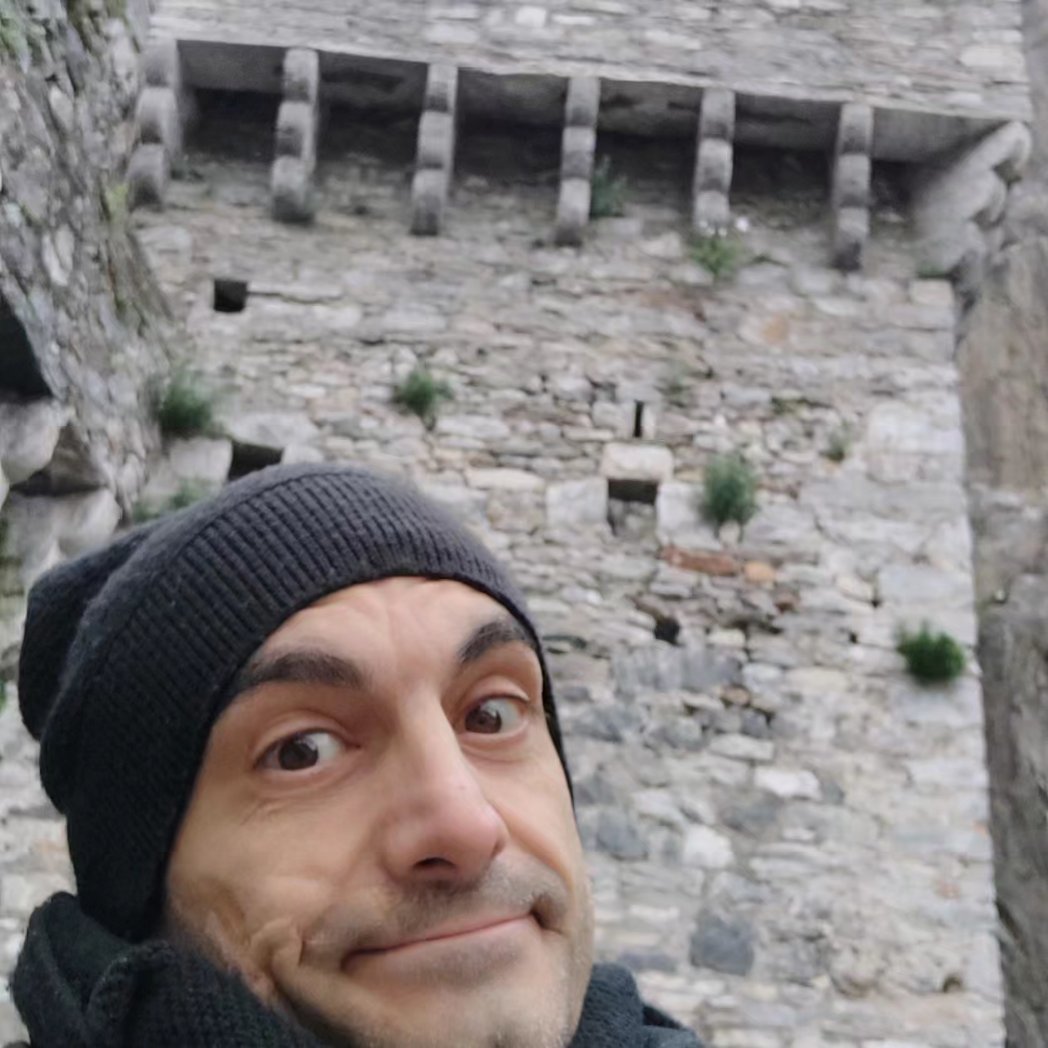 IvanCribiu's tweet photo. #bellinzona incastonata tra le #alpi dove i #tre #castelli sovrastano la #valle, #patrimonio #unesco con un #gemellaggio #secolare con la #city di #milano.
#ivancribiu #chefivancribiu #trapperchefivancribiu #svizzera #svizzeraitaliana @SwissGov @bellinzona https://t.co/GWQSIemtVF