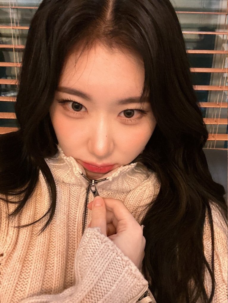 dailychaer's tweet photo. hey there girlfriend https://t.co/GpggKKt2Tq