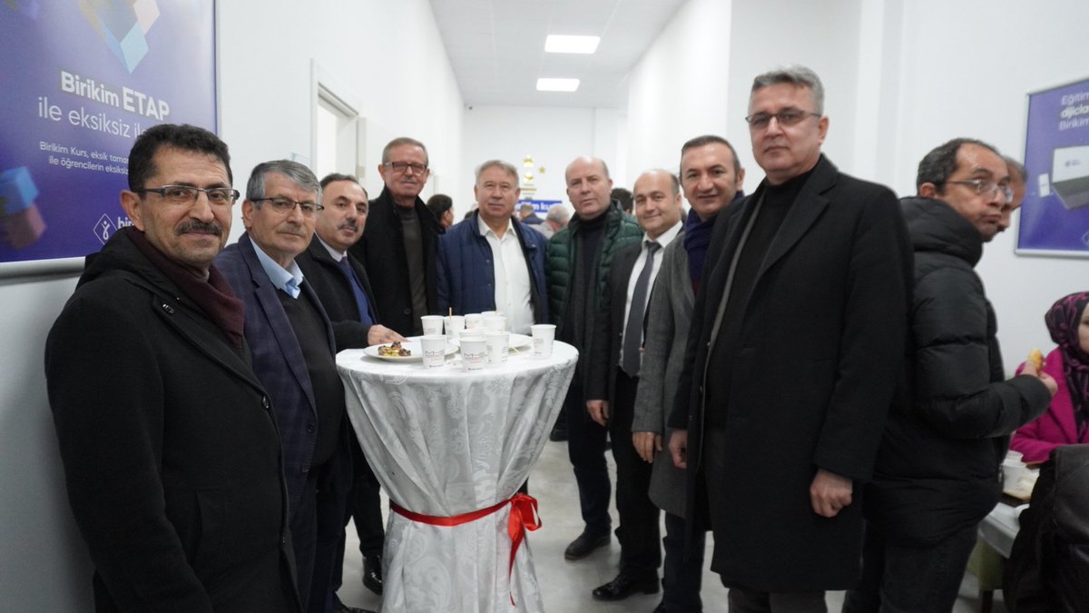 Eğitim, geleceği şekillendiren bir fidandır. Bilgi, umutla sulandıkça büyüyen bir ağaç gibi yüksek ve güçlü olur. 

Mücahit Güzey ve Erhan Dinç'in, Serhat şehri Edirnemize kazandırdığı Birikim Kurs eğitim yuvasının açılışına katıldık. 

Hayırlara vesile olsun.