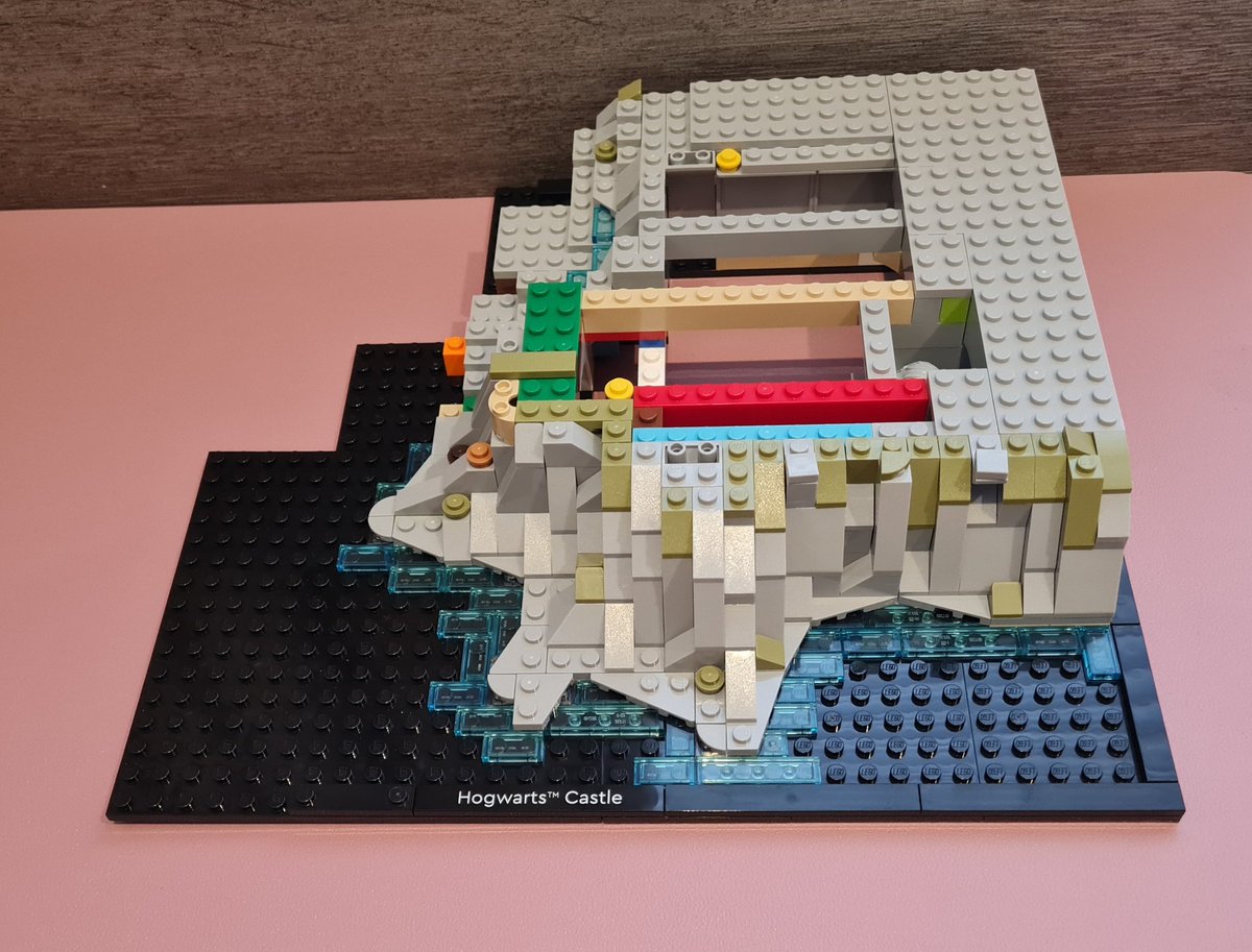 Part 2 of Lego Hogwarts Castle build, it's taking shape! Will continue later today :)