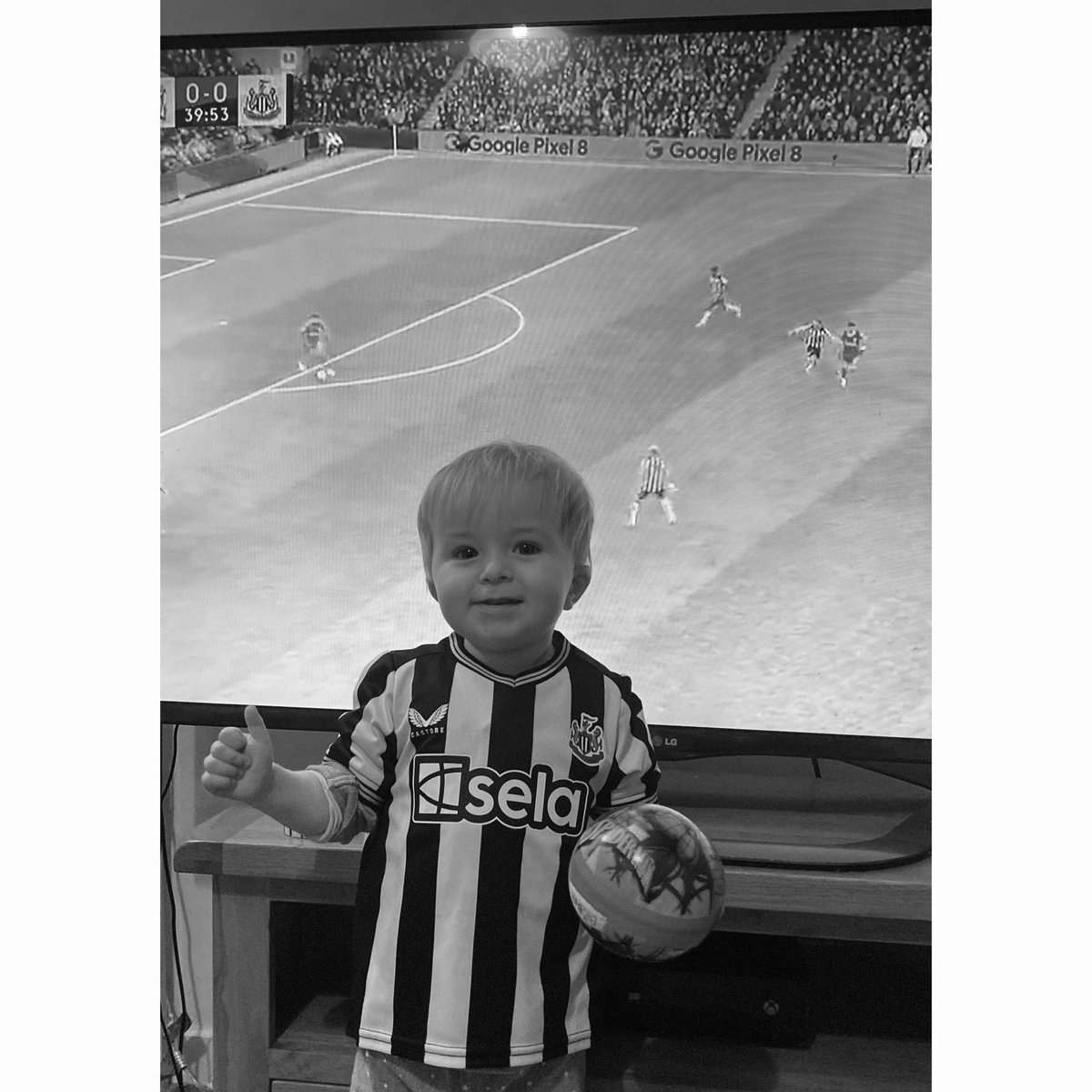 ecw1806's tweet photo. Come rain or shine this kid is cheering for his team 💪🏼 @NUFC https://t.co/E6NSgMkgls