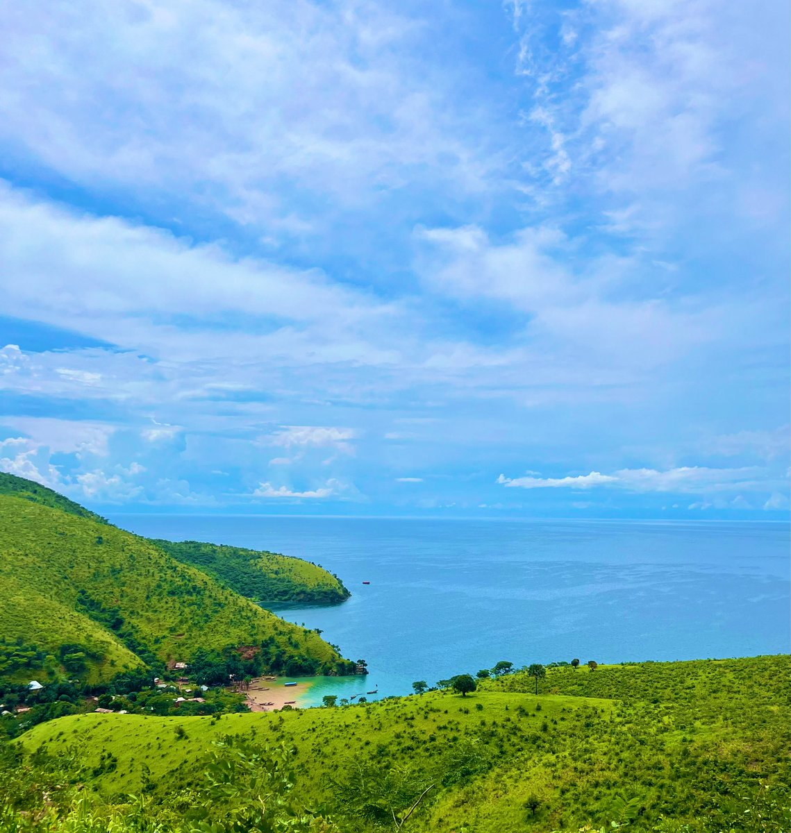 Athman_Sungura's tweet photo. #Kigoma vilima vya kutengeneza Santorini tunavyo. Kuhe wa kuburudisha wageni tunao. #VisitKigoma #Kagongo https://t.co/wWME0YfIR2