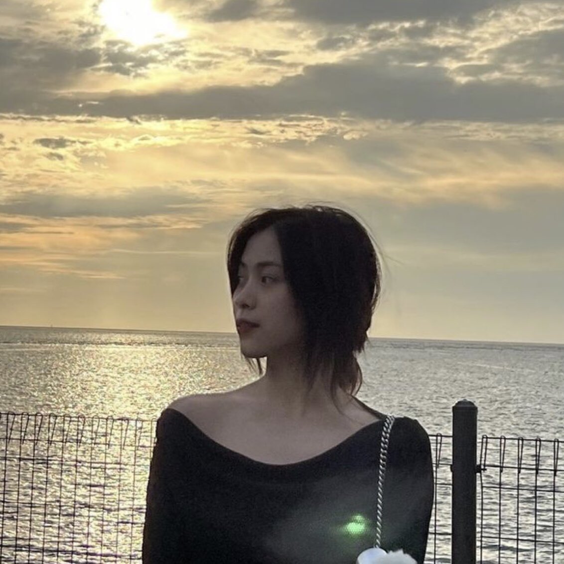 jinliaseulrene's tweet photo. — "In Love With Skies" —

A ryurina au wherein Aya (Karina) is a sky-lover and then one day, she met a girl named Sky (Ryujin). She loves everything about the word "sky" but this one is an exception.

Or maybe not. https://t.co/HzLmkezLuH