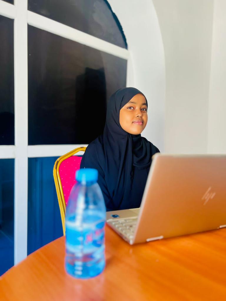 IstarMoha's tweet photo. Do you think I 🇸🇴 can accept that Ethiopia 🇪🇹 attempt to take mini of our national assets. Yeah you saw our weaknesses but you know our strengths💪
Only, It's day-dream. 
Somalis don't fear neither Ethiopia nor the battle to safeguard their land. #Somali 🇸🇴
#AbiyaDoesNotKnow🇸🇴 https://t.co/JdXjaHOSE3
