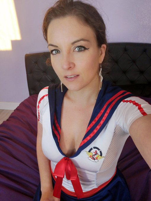 En h&ocirc;tesse de l'air 😍 https://t.co/h35KAbOU7K