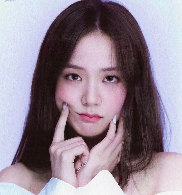 soooyalogy's tweet image. jisoo through the years

— a thread 🧵;