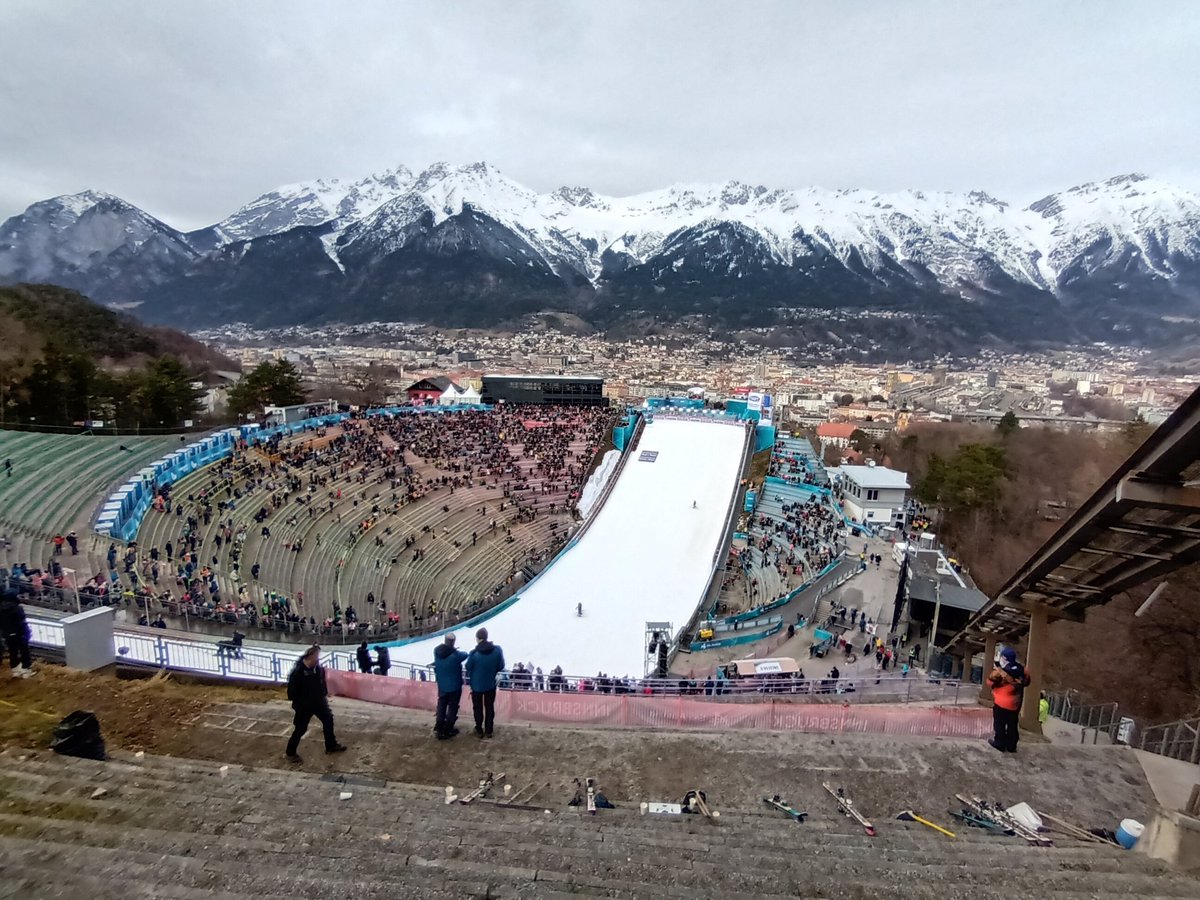 Bester Blick der Skisprung-Welt :-)

#vierschanzentournee #innsbruck #bergisel #sid