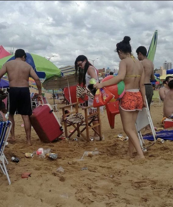 CarlaTuits's tweet photo. Vivo en la costa argentina. Hace más de 20 años que no voy a la playa. Por qué?? Por esto 🔽 #Roñosos https://t.co/INJ5vz2gLD
