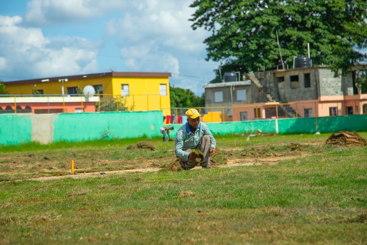 AlcaldiadeSDN's tweet photo. Más, más estructuras deportivas intervenidas por disposición del alcalde Carlos Guzmán, entregando espacios saludables y seguros a niños y jóvenes del municipio.

| Reconstrucción play Los Caribes |

📍 #SabanaPerdida https://t.co/oTujcGNHHC
