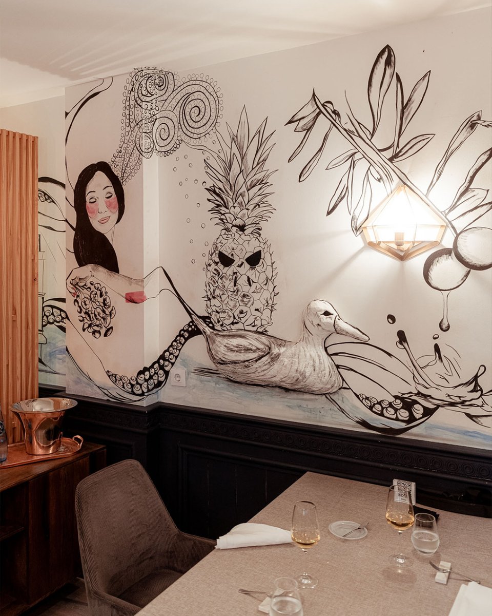 Nuestras paredes reflejan nuestra historia, nuestra cultura, nuestro tránsito por la vida y nuestros ingredientes más representativos.
.
🌍 restaurantemanzil.com
☎️ 854 745 906 / 622 909 082
📍 C/ Alfonso XII 13 #Sevilla

Pic by: @barfoodster