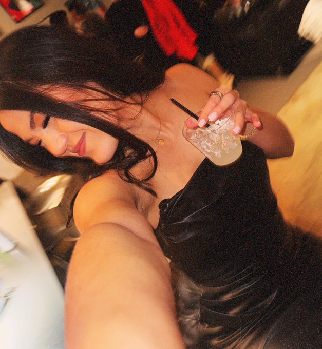 happy new year https://t.co/XzDwqIYhtg