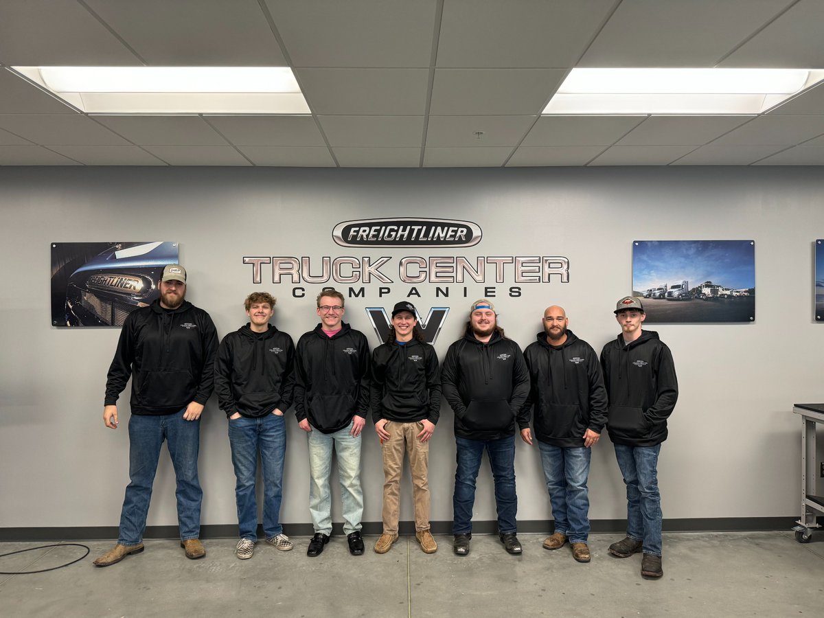truckcentercomp's tweet photo. Say hello to our newest TAP graduates! These technicians have successfully gone through our Technician Acceleration Program, designed to quickly give them knowledge and skills to make them better technicians and coworkers. #BestTechs https://t.co/qUzFxNujU7