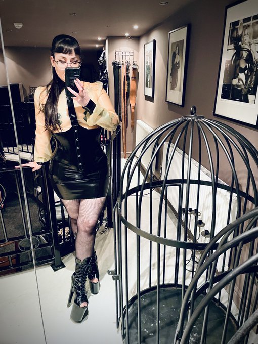 Happy New Year ! I had the best NYE at the amazing ⁦@aleedsstudio⁩ , couldn&rsquo;t think of a better place