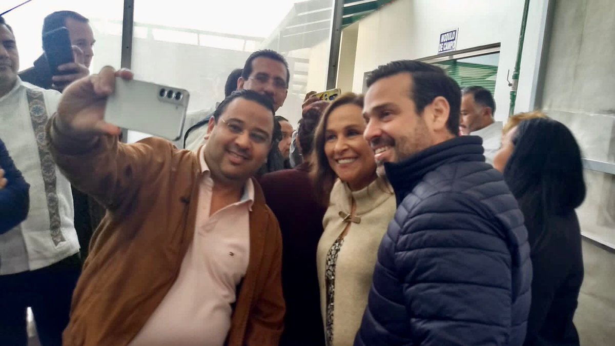 TatoVegaYu's tweet image. ¡Vámonos que esto ya arrancó!

Rocío Nahle, precandidata única a la  GUBERNATURA de #Veracruz en  nuestra coalición “sigamos haciendo historia en Veracruz”. 

En Fuerza por México Veracruz estamos convencidos que es tiempo de mujeres. 

@rocionahle 
@MaiellaGomezMG