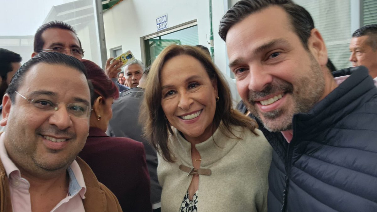 TatoVegaYu's tweet image. ¡Vámonos que esto ya arrancó!

Rocío Nahle, precandidata única a la  GUBERNATURA de #Veracruz en  nuestra coalición “sigamos haciendo historia en Veracruz”. 

En Fuerza por México Veracruz estamos convencidos que es tiempo de mujeres. 

@rocionahle 
@MaiellaGomezMG