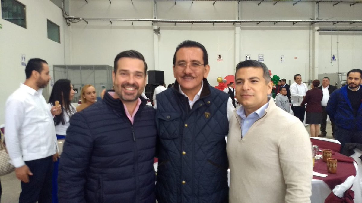 TatoVegaYu's tweet image. ¡Vámonos que esto ya arrancó!

Rocío Nahle, precandidata única a la  GUBERNATURA de #Veracruz en  nuestra coalición “sigamos haciendo historia en Veracruz”. 

En Fuerza por México Veracruz estamos convencidos que es tiempo de mujeres. 

@rocionahle 
@MaiellaGomezMG