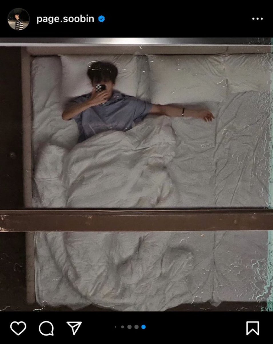 fly2yoongi's tweet photo. girl why does soobin have a mirror on top of his bed… https://t.co/jCT6vhmN4Y
