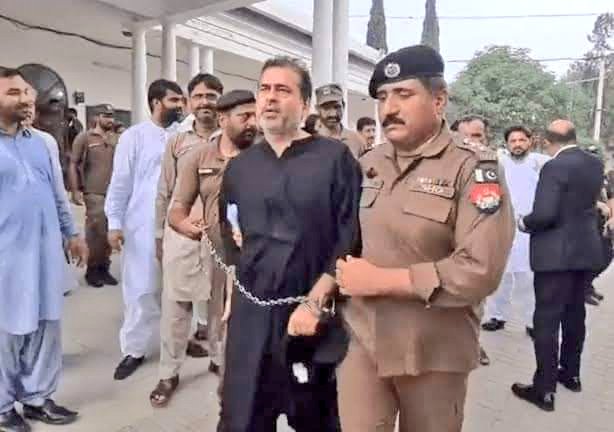 قاضی صاحب پوچھ رہے ہیں، عمران ریاض کون ہے ؟

انہیں بتائیں کہ #ہم_عمران_ریاض_کو_جانتے_ہیں

ریٹویٹ کریں اور پاکستان کا ٹاپ ٹرینڈ بنائیں ۔