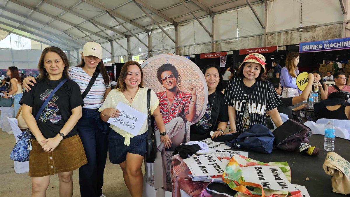 _shepots_'s tweet photo. 2023... Got to see Bruno Mars in concert 🔥 with my new hooligan family. ♥️ Will treasure this forever.🥰 @judypchy @adtwinchester @anna_lee1930 @bokwitYna @NebWeng Bakit pala si Ernesto ay di ko ma-tag?🤔 https://t.co/megumsRB6a