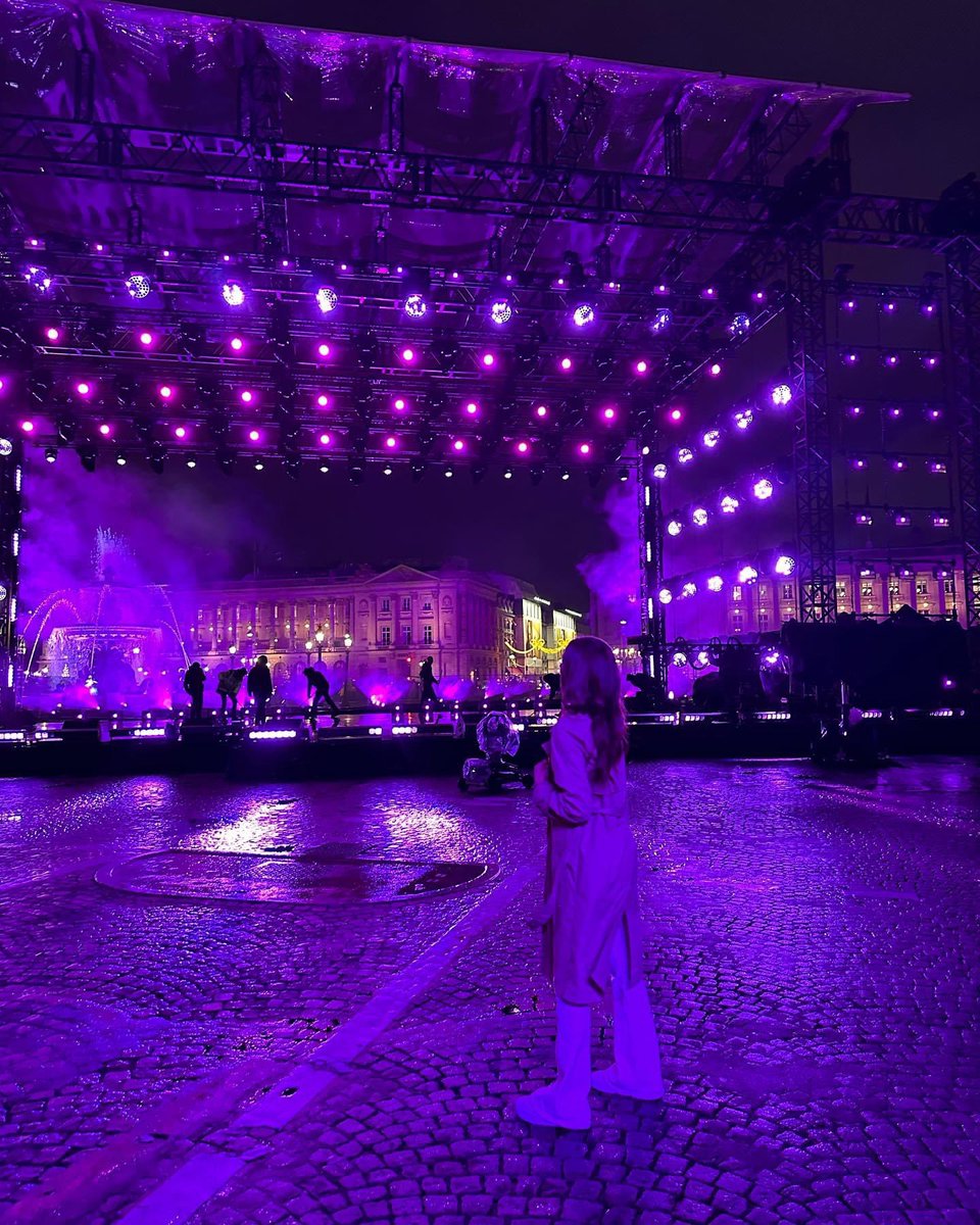 #BehindTheScene : <a href="/angelinaofficie/">Angélina Officiel</a> nous montre la soirée de l’enregistrement de l’émission « La Grande Soirée du 31 » diffusée le 31 décembre sur #France2 pour le Réveillon de la Saint-Sylvestre. 🩷 #BonneAnnee2024 #HappyNewYear2024