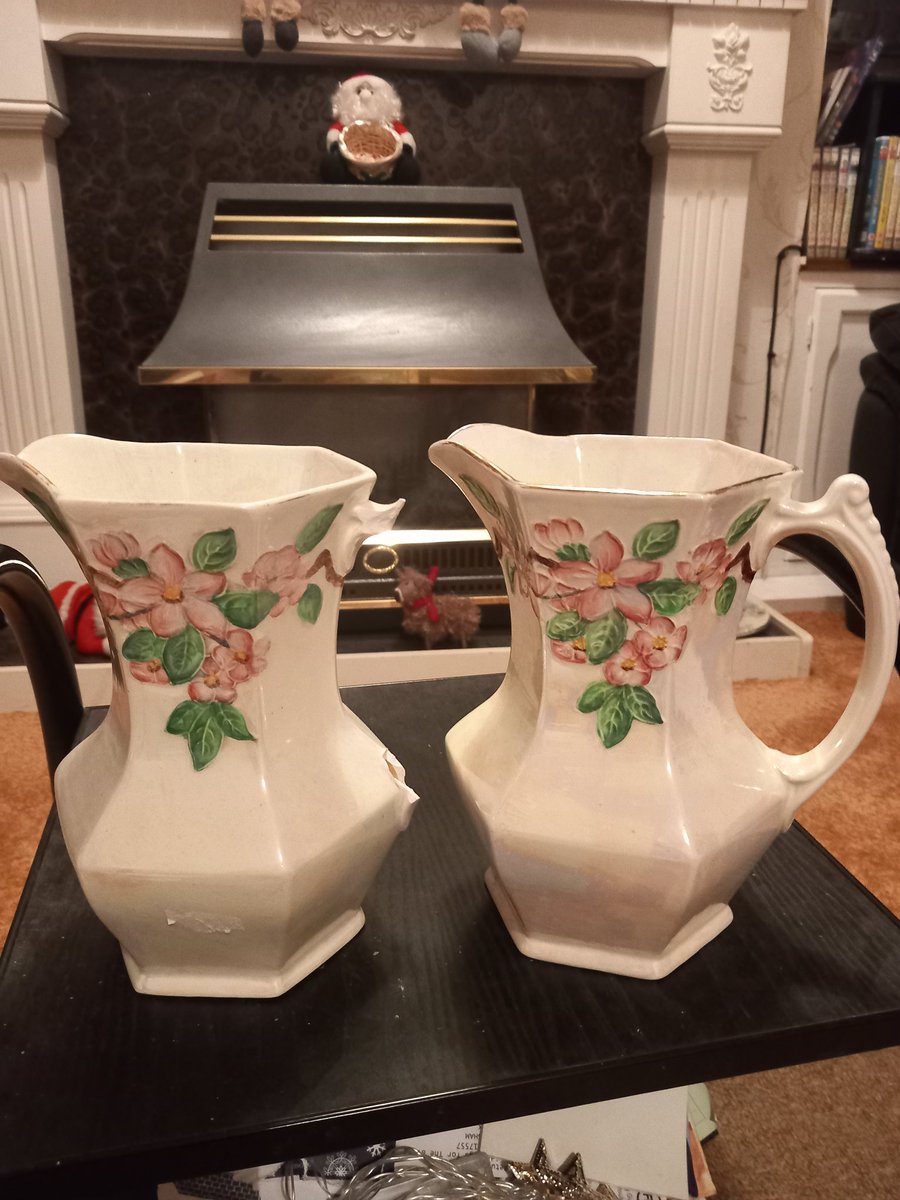 PamelaPamr63's tweet photo. Dismal day brightened by winning Β£10 on a scratch card which bought me a bottle of prosecco & a bottle of Peroni. Then I spotted this little gem in the British Heart Foundation which is a replacement for the one I broke a few weeks ago #Malingware π https://t.co/PgfHhaaseN