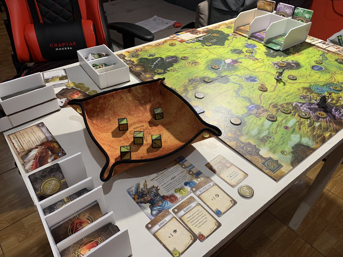 3alglad's tweet photo. Начали осваивать #runebound. Каким-то чудом в ноябре на Авито урвал ее за 1500 руб. Сказочный подгон конечно. Все супер. Но нашего стола не хватает((( https://t.co/rKAvHpRNqG