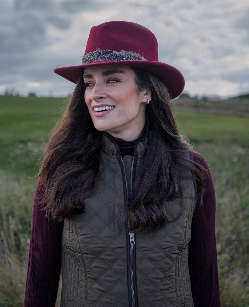 New year, new fedora 🤩. Our Suffolk Fedora is a timeless piece to add to your wardrobe, coming in different colour/feather options to suit all 🪶

#hicksandbrown