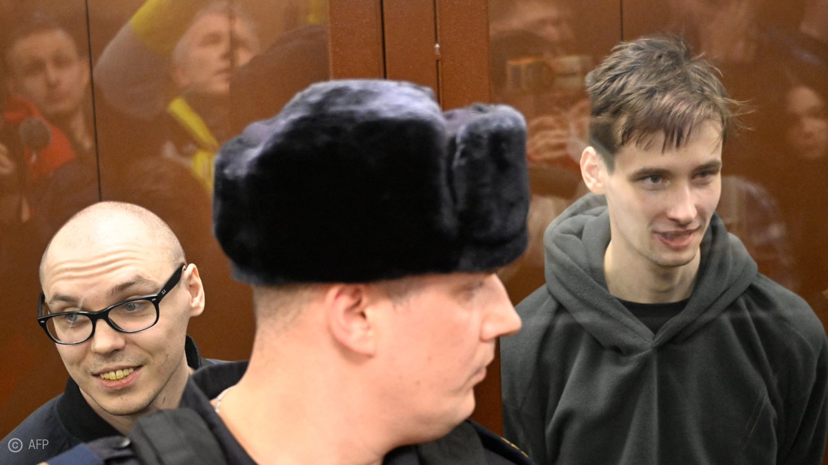 #Russia: UN expert @KatzarovaM denounces use of the legal system to clamp down freedom of expression, calling for the immediate release of poets Artyom Kamardin & Yegor Shtovba who were jailed on 28 December for reciting poems against the #Ukraine war. ow.ly/AGmE50Qn8QH