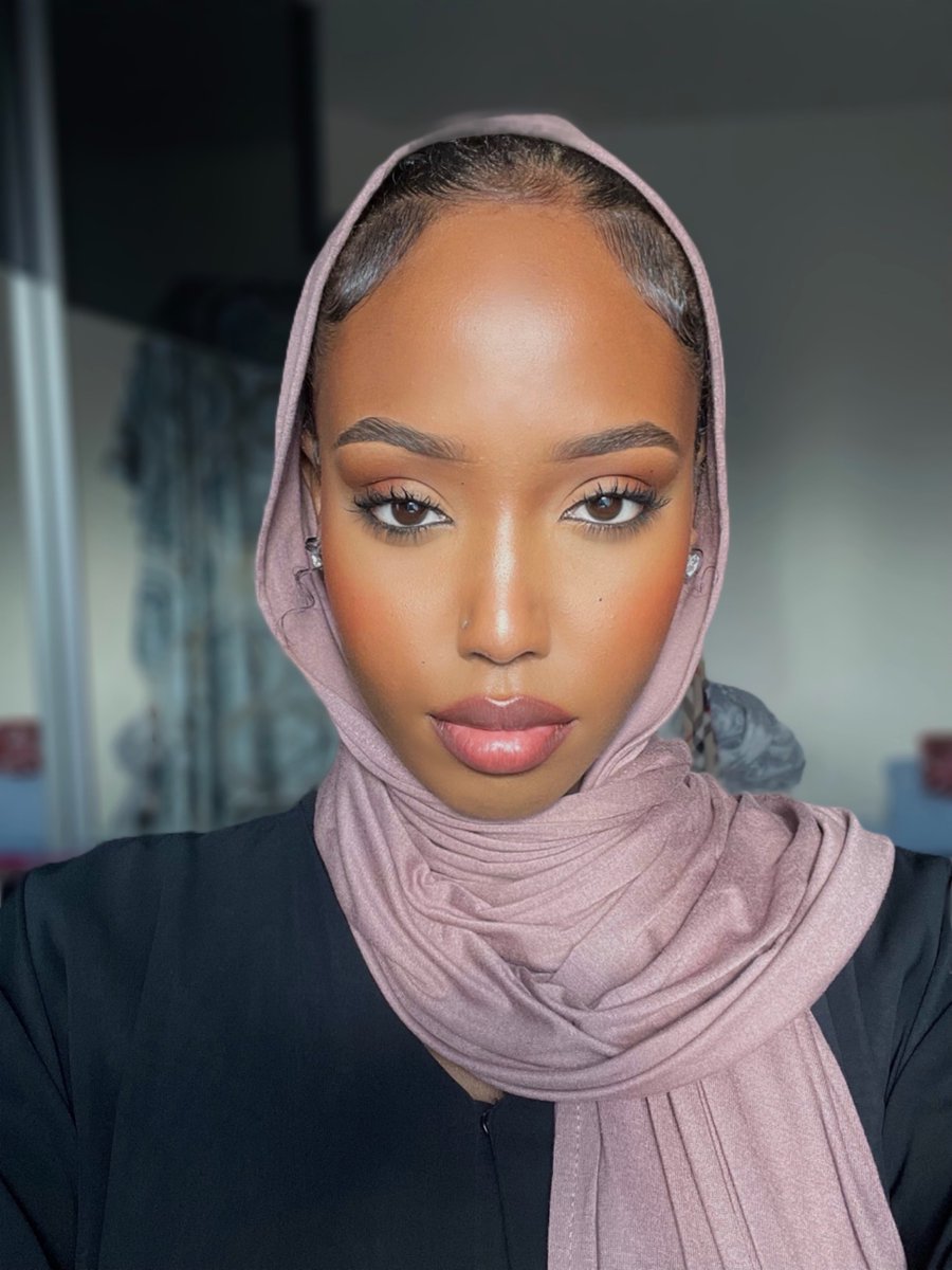 itsridwa's tweet photo. mwah, no bars  💋 https://t.co/HlkJkY65au