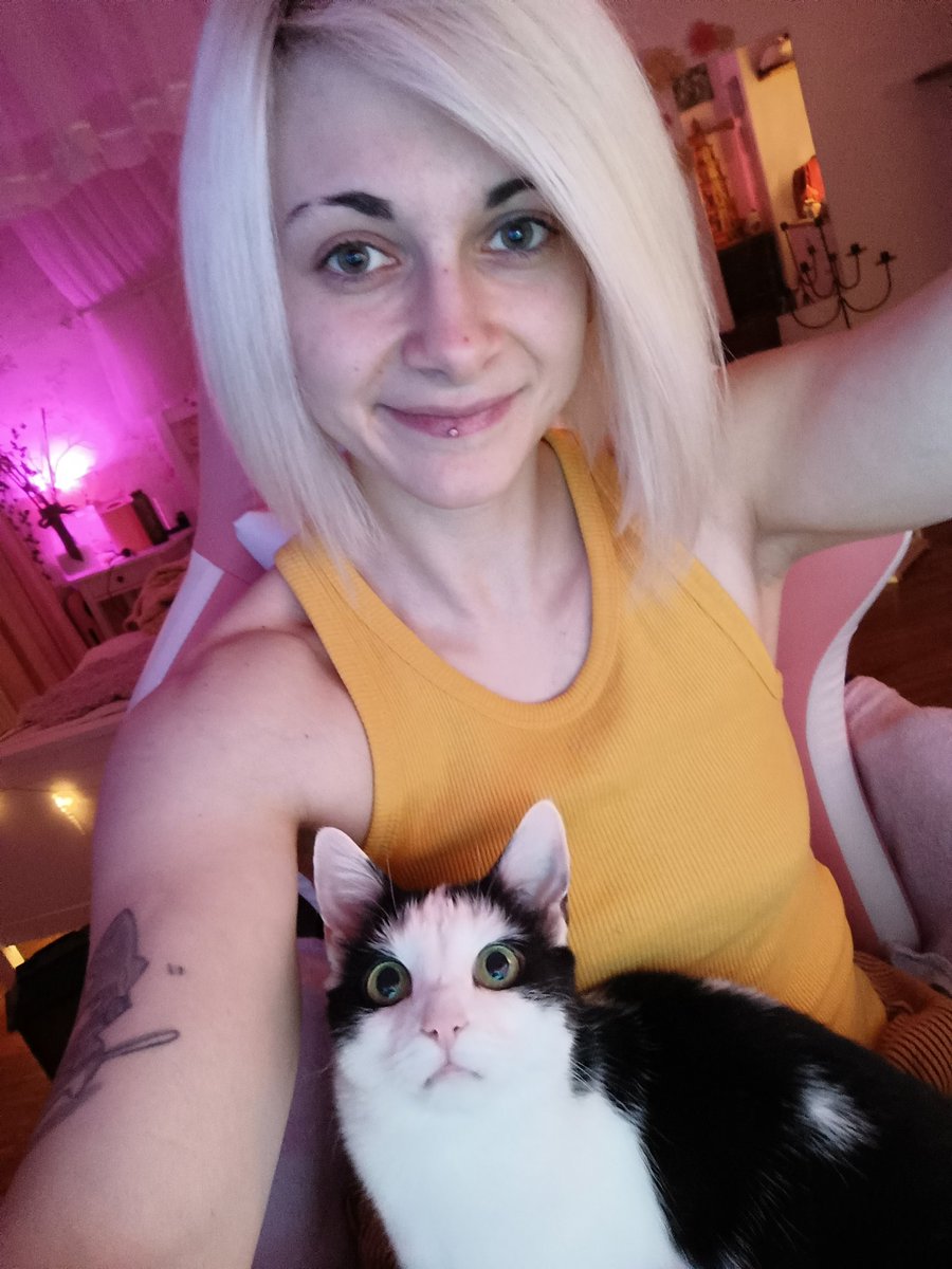 AkikoYuOfficial's tweet photo. ❤️ Live live live auf Twitch, kick und YouTube ❤️
#portraitstream #catlife #styleblogger #nomakeup #nomakeupselfie #withoutmakeup #withoutfilter #kick #youtube #twitch https://t.co/zm38lr9Wr8