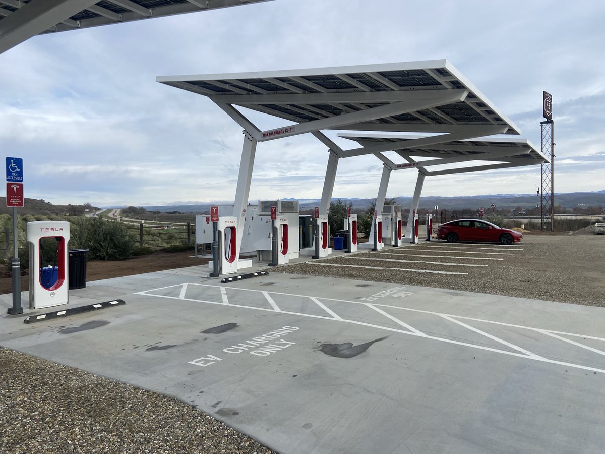 ⁦<a href="/RateYourCharge/">Rate Your Charge</a>⁩ San Ardo, CA. Unusual location at an Olive Farm on highway 101. Food options: 5 types of Olive Oil and a Coke machine. Restroom with code on Tesla App. 9/10