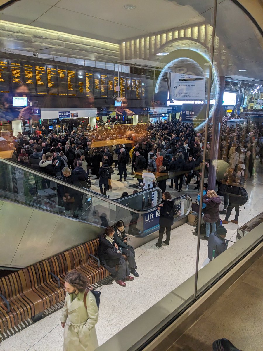 clarkeybabez's tweet photo. hi @MayorofLondon and @RishiSunak - question, remind me again why I need to pay even more this year for a god awful transport network??? 🥰 https://t.co/ti3vBD1zKf