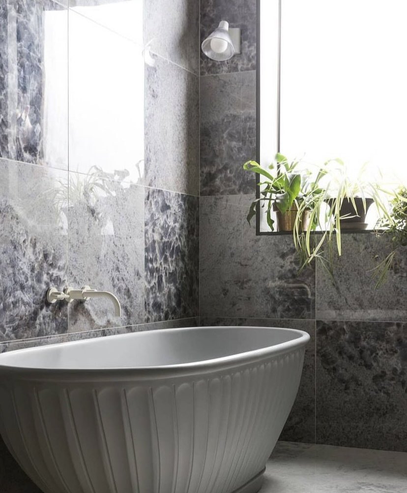 Our Powder Grey Casini bath looks absolutely incredible against @mandarinstoneofficial's 'Crystal' Marble Effect porcelain tiles! 

See more on our Casini bath at:

bcdesigns.co.uk/baths/casini-b…

#bathroomdesign #baths #bathrooms #bathroomremodel #bathroomrenovation #designer #home