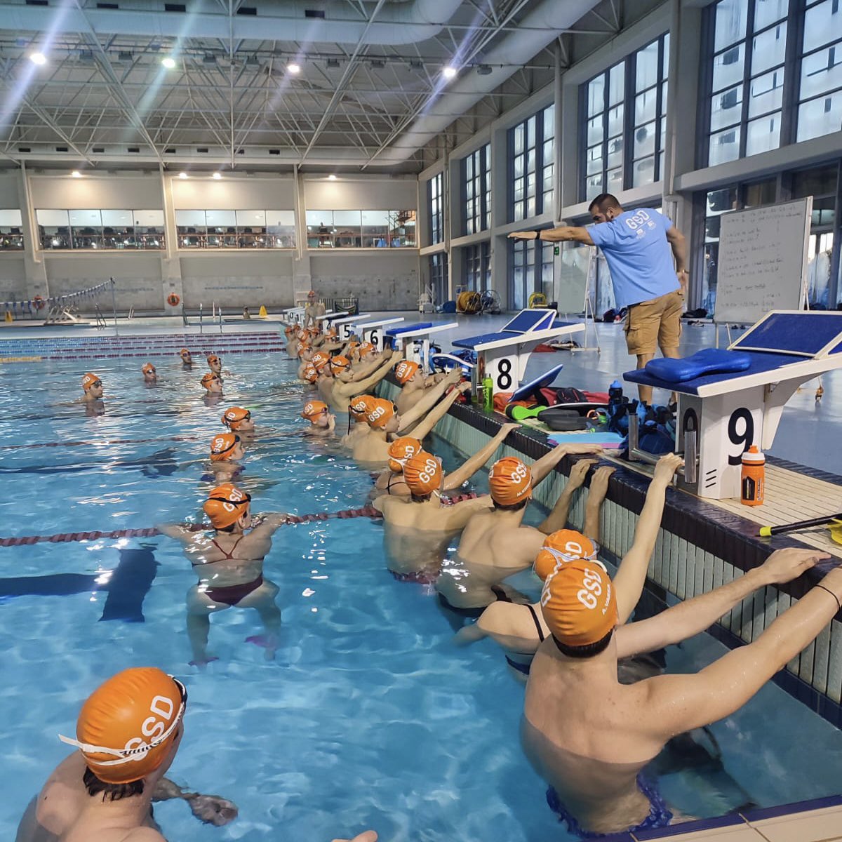 GSDcdeportivo's tweet photo. Los nadadores Absolutos, Sub 20 y Junior inician con fuerza el año 2024. Realizan una concentración del 1 al 5 de enero en Torremolinos en Inacua Málaga.
Estamos seguros que sabrán aprovechar al máximo estos días  convivencia y fortalecer más aún este equipazo GSD 💪🏻🏊‍♂️🏊🏻‍♀️🧡 https://t.co/aaayDmkG3L