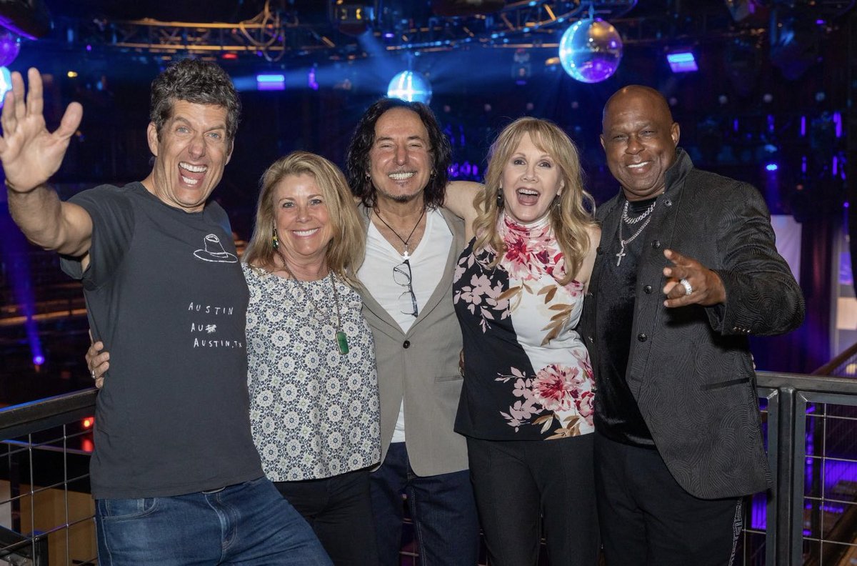 SmarttEntertain's tweet photo. Here's to more laughter, excitement and unforgettable experiences together! Happy New Year from Smartt Entertainment. Pictured: Smartt Entertainment's Kerin Fleharty McGibben and Cindy Smartt with @kevinmgriffin  Steve Augeri and Al Paris. #corporate #corporateevents https://t.co/DsT5t80q2K