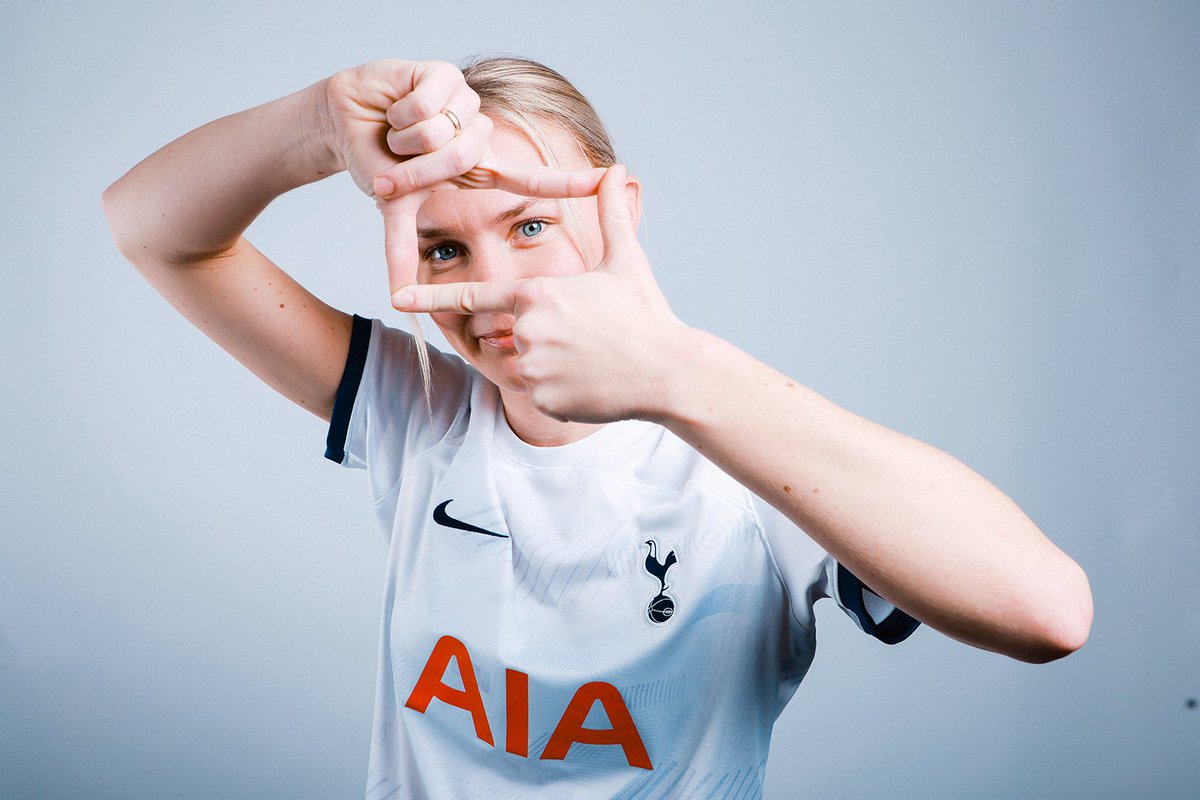 SpursWomen's tweet photo. IN LILYWHITE 🤍 https://t.co/KXFHbuUu6r