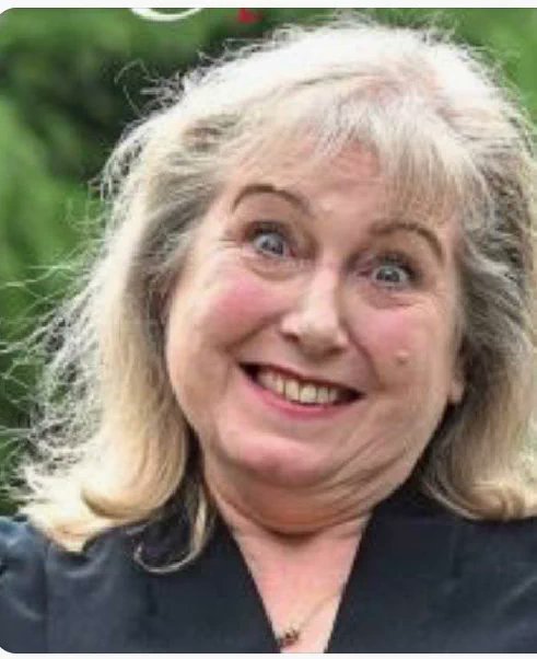 @Councillorsuzie Susan Hall AM.
She doesn't know her arse
from  her elbow Chet👌🎯
#ToriesOut544
#ToryLies
#TorySvum
#VoteKhanForLondon
Look at the eyes!