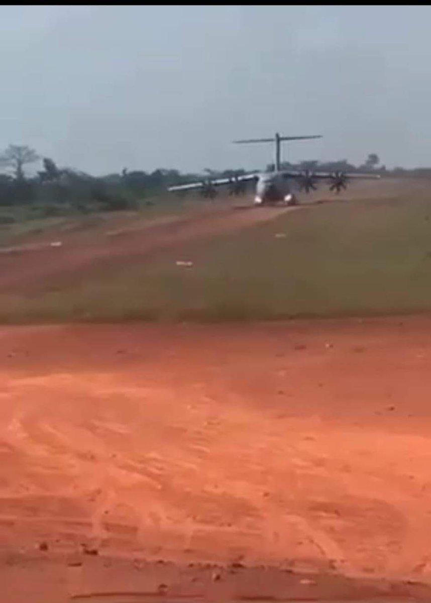 sahelbrut3's tweet image. 🚨#URGENT : Un avion CARGO de l'armée française 🇨🇵 a été repérés par un satellite au Nord de la côte d'ivoire. Le CARGO s'est posé en pleine brousse où ya aucune piste d'atterrissage
Dieu seul et ces derniers savent ce qui leur ont motivé à se poser vers la frontière du Burkina