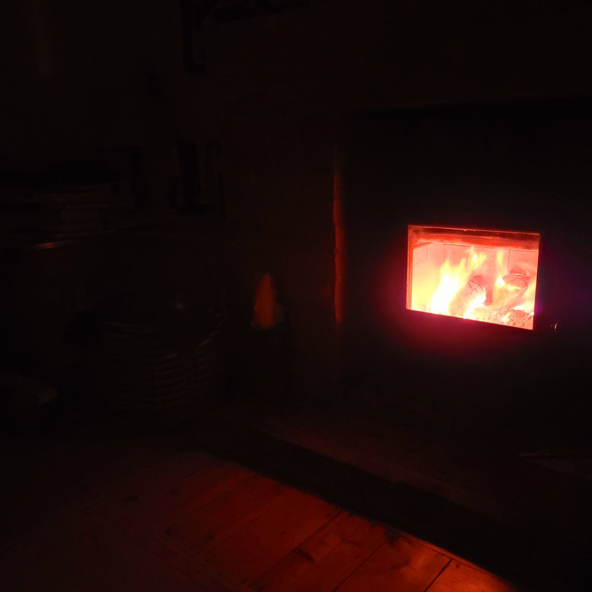 Terrible storm here and all the power has been knocked out. Currently showing as 2am till it is restored. Feel v lucky to have my fire. 

It seems the perfect time to finally catch up with the Uncanny Xmas Special. So glad I downloaded it to my phone last week.