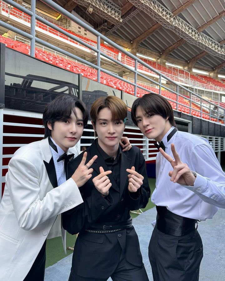 jaystations's tweet photo. มีใครทำวิจัยยังว่าทำไมเวลาซองชานอยู่กับอซทถึงเป็นร่างชิชาแบ๊วกรุบ แต่พออยู่กับข้าวอ้วนแล้วร่างพี่ชาญมาประทับทันที https://t.co/mdv90kepkn
