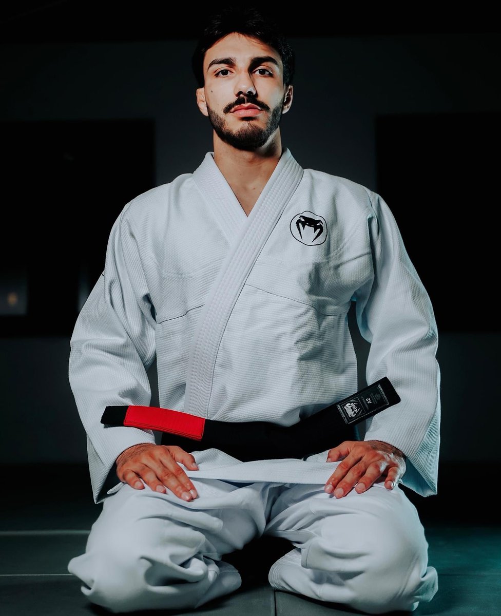 venumbr's tweet photo. 2024 com espírito Samurai 👊🥋 

Esta peça é a melhor opção para sua evolução no Tatame. Perfeito para treinos e competições: o novo Kimono Venum Classic Ice!

📲 https://t.co/hV4FjPPUca https://t.co/Z5ZfVEej6a