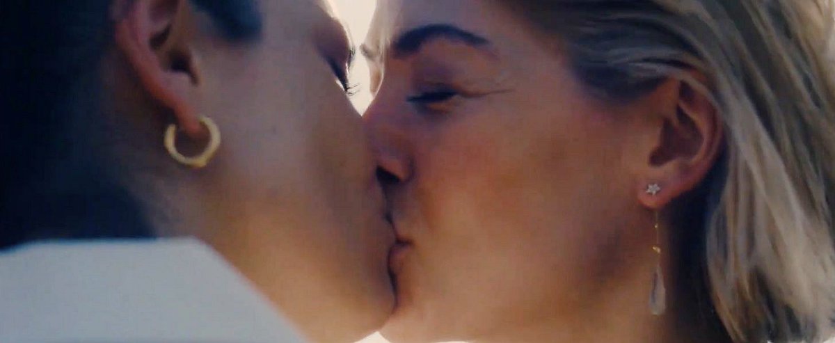 forcersei's tweet photo. rosamund pike i know what you are https://t.co/9iXnJbZeY8