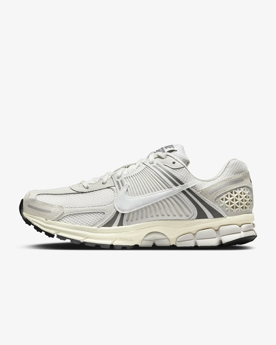 snkr_twitr's tweet photo. AD: Nike Zoom Vomero 5 'Platinum Tint'

Shop -> https://t.co/oEwzzSqM7T https://t.co/l1JWNR2Yzm