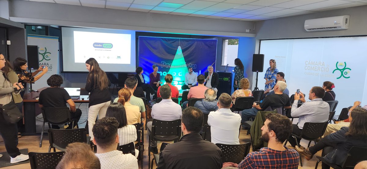 SISNETSoftware's tweet image. Ultima actividad del 2023 de la @ANDEUruguay   #ModoDigital# en Ciudad de la Costa y estuvimos presentes allí presentando nuestros productos para Pymes.